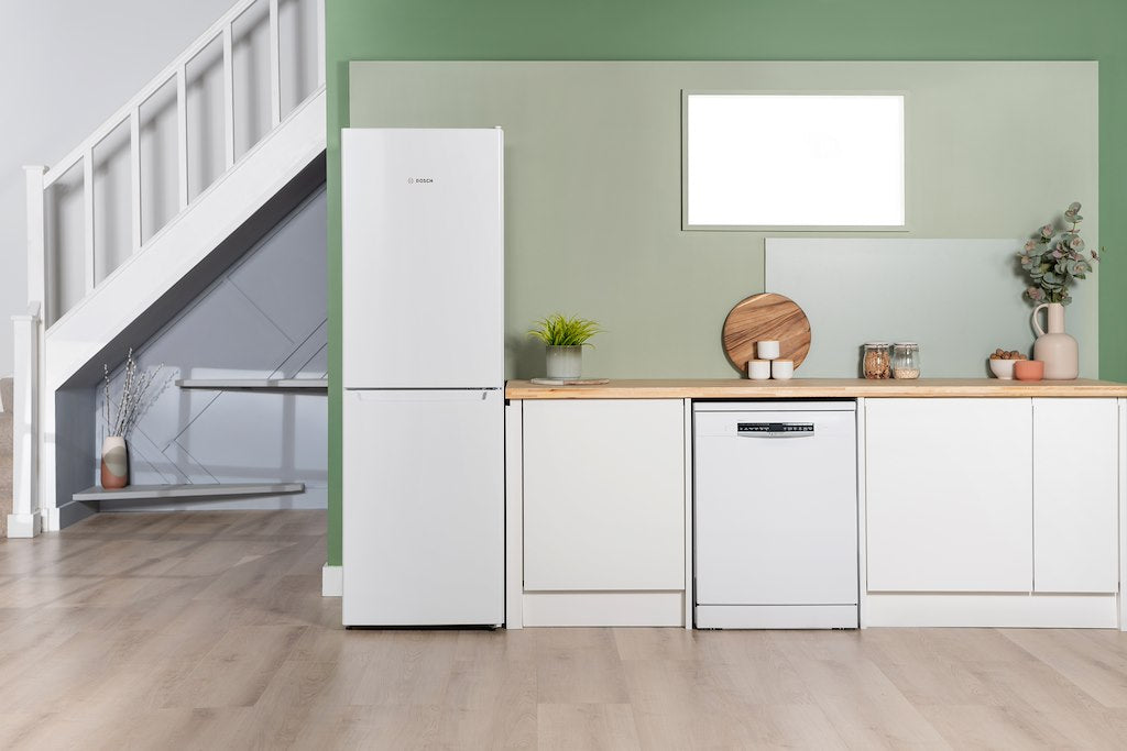 KGN34NWEAG, Free-standing fridge-freezer with freezer at bottom