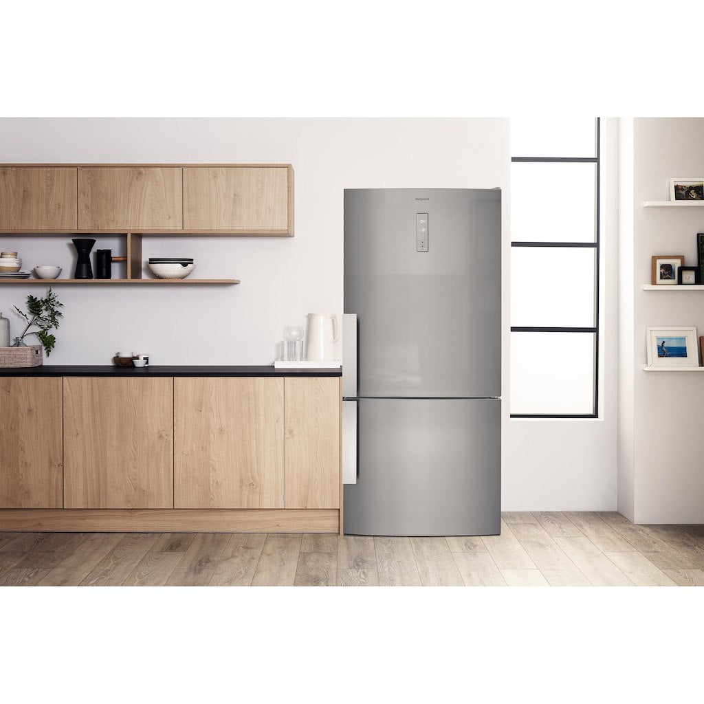 Hotpoint freestanding fridge freezer: frost free