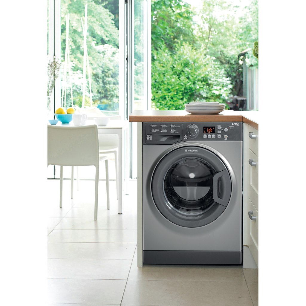 Hotpoint freestanding front loading washing machine: 7kg