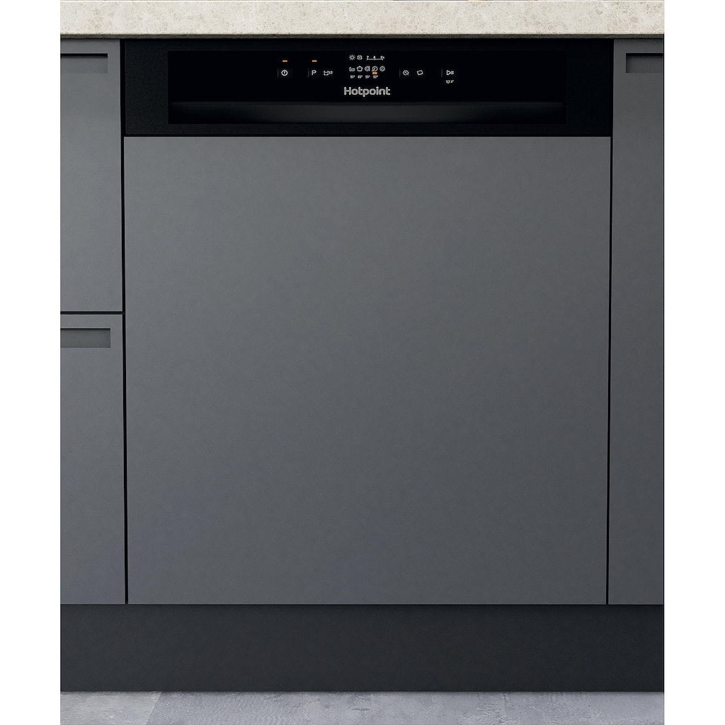Hotpoint HBC 2B19 UK N Integrated Dishwasher