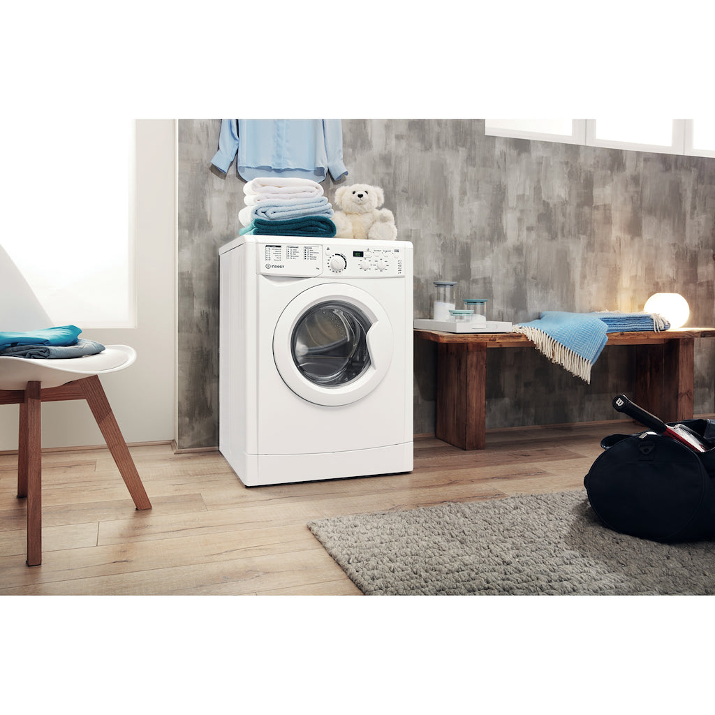 Freestanding front loading washing machine: 7kg
