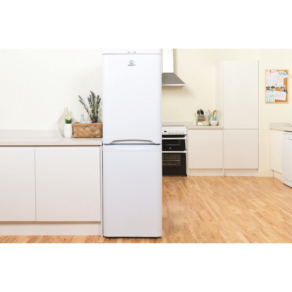 Freestanding fridge freezer