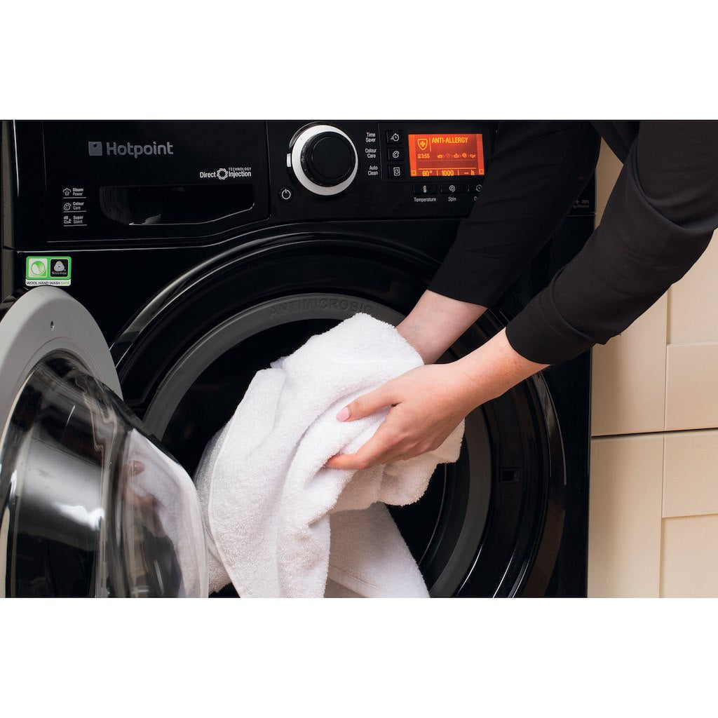 Hotpoint freestanding front loading washing machine: 9kg