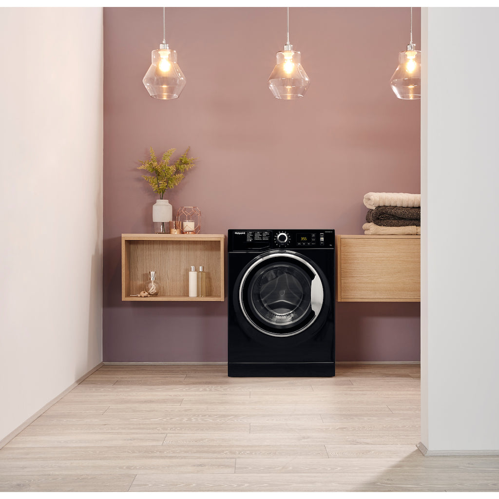 Hotpoint freestanding front loading washing machine: 9kg