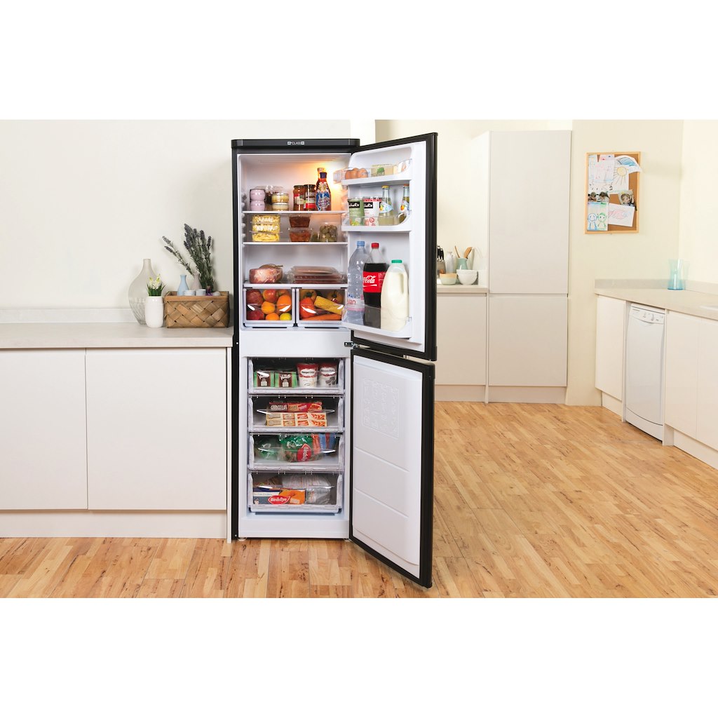Freestanding fridge freezer