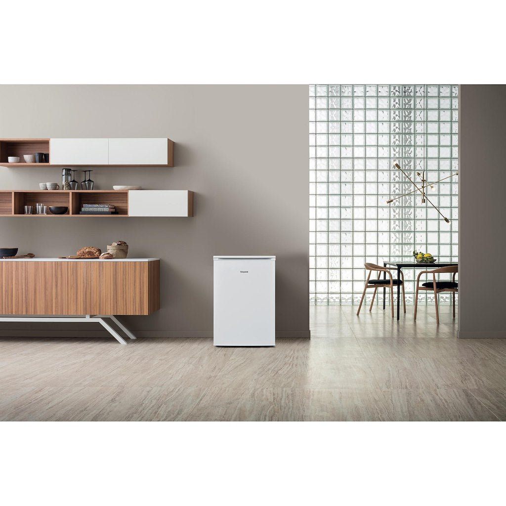 Hotpoint freestanding fridge: white