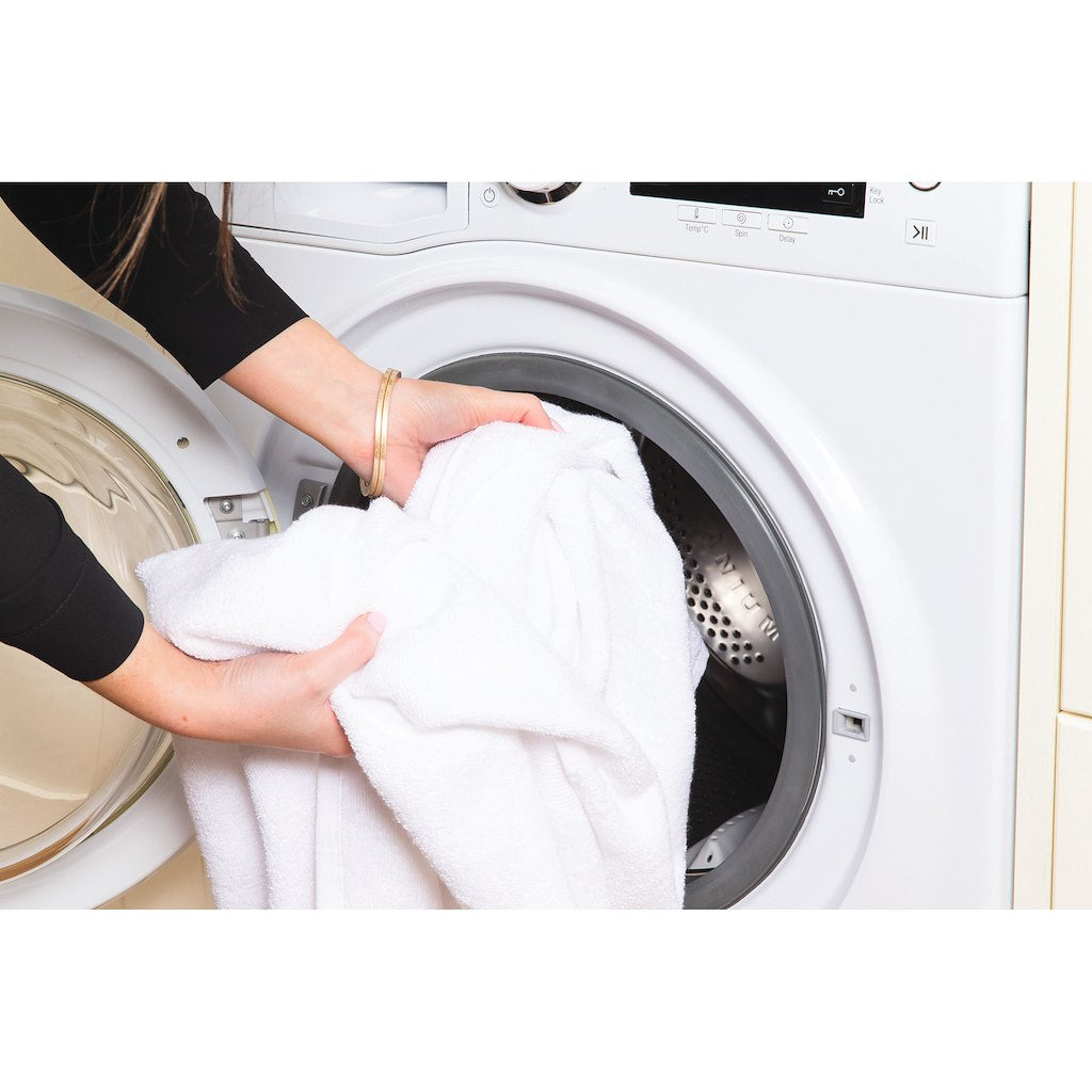 Hotpoint freestanding front loading washing machine: 9kg