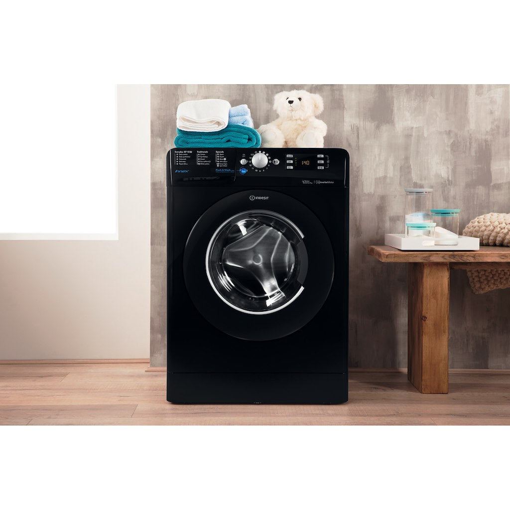 Freestanding front loading washing machine: 9kg