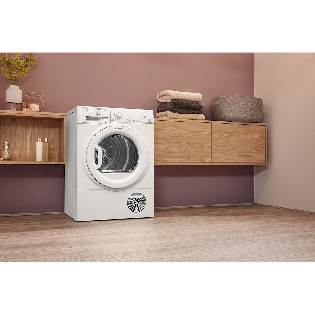 Hotpoint condenser tumble dryer: freestanding, 7kg