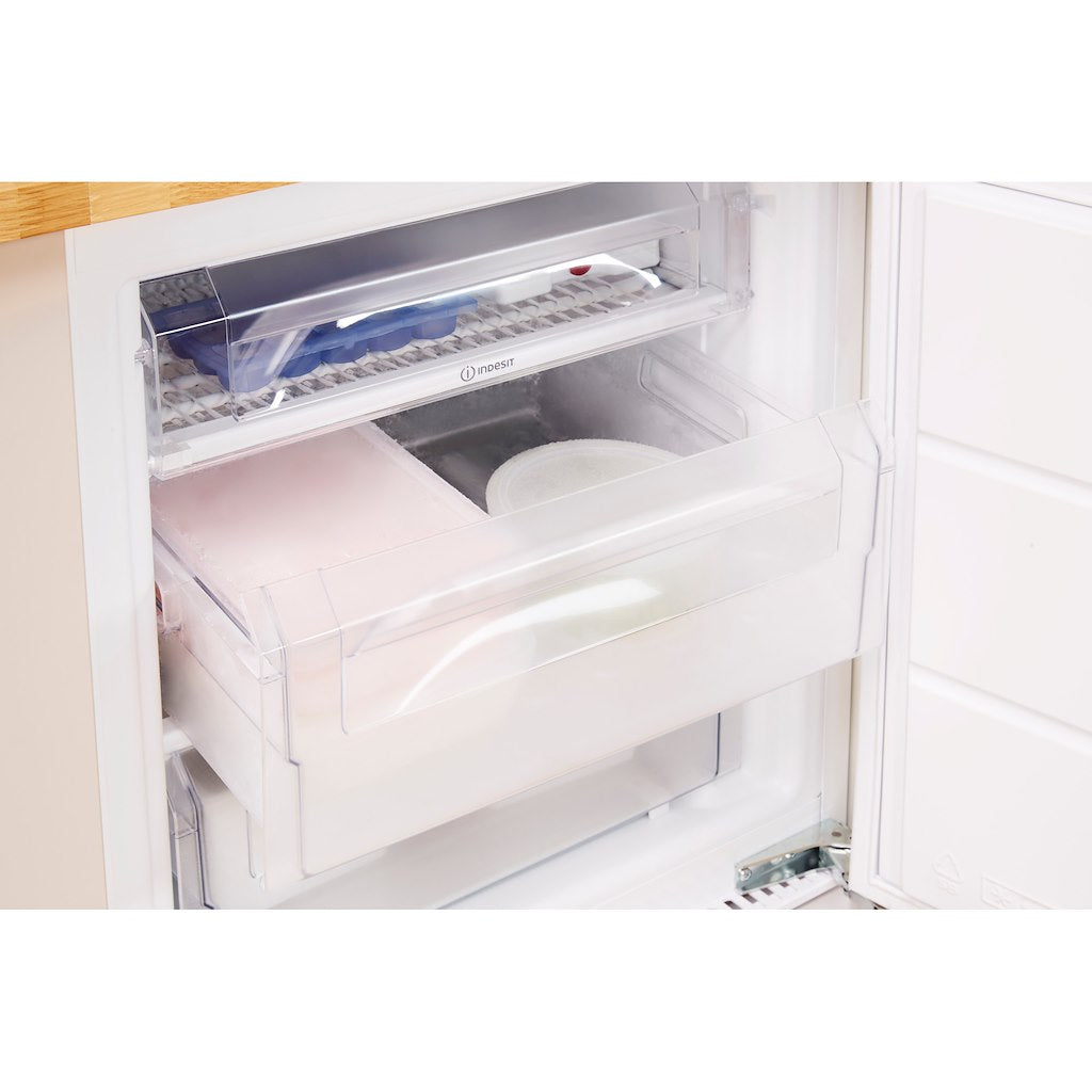 Integrated upright freezer - IZ A1.UK.1
