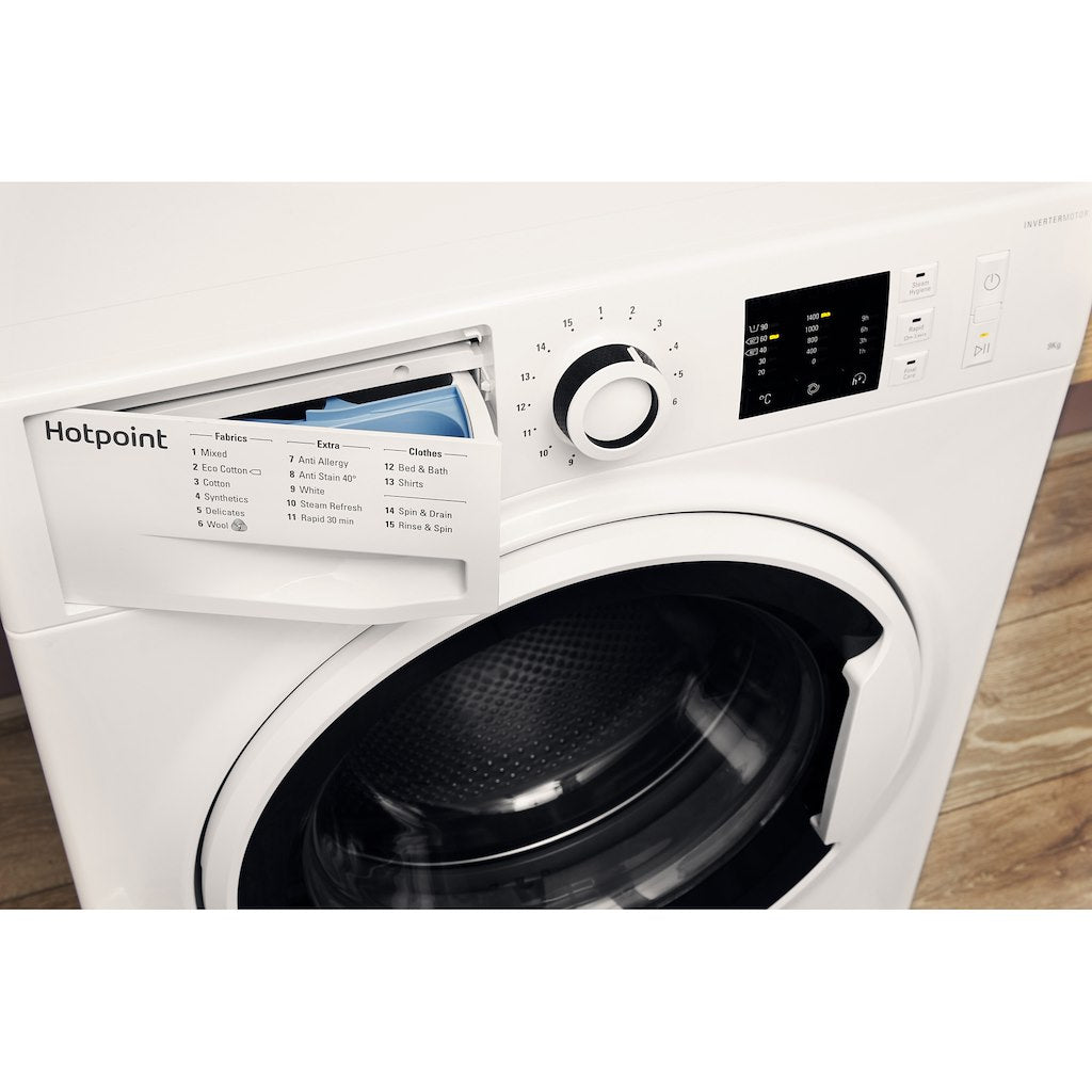 Hotpoint freestanding front loading washing machine: 9kg