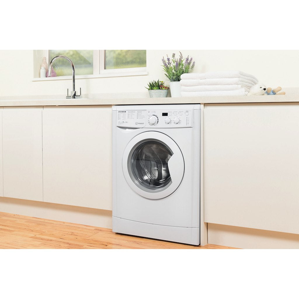 Freestanding front loading washing machine: 6kg