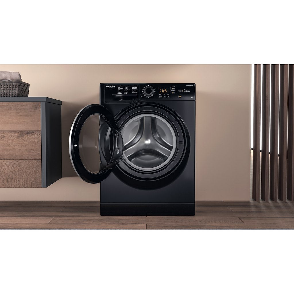Hotpoint freestanding front loading washing machine: 7kg