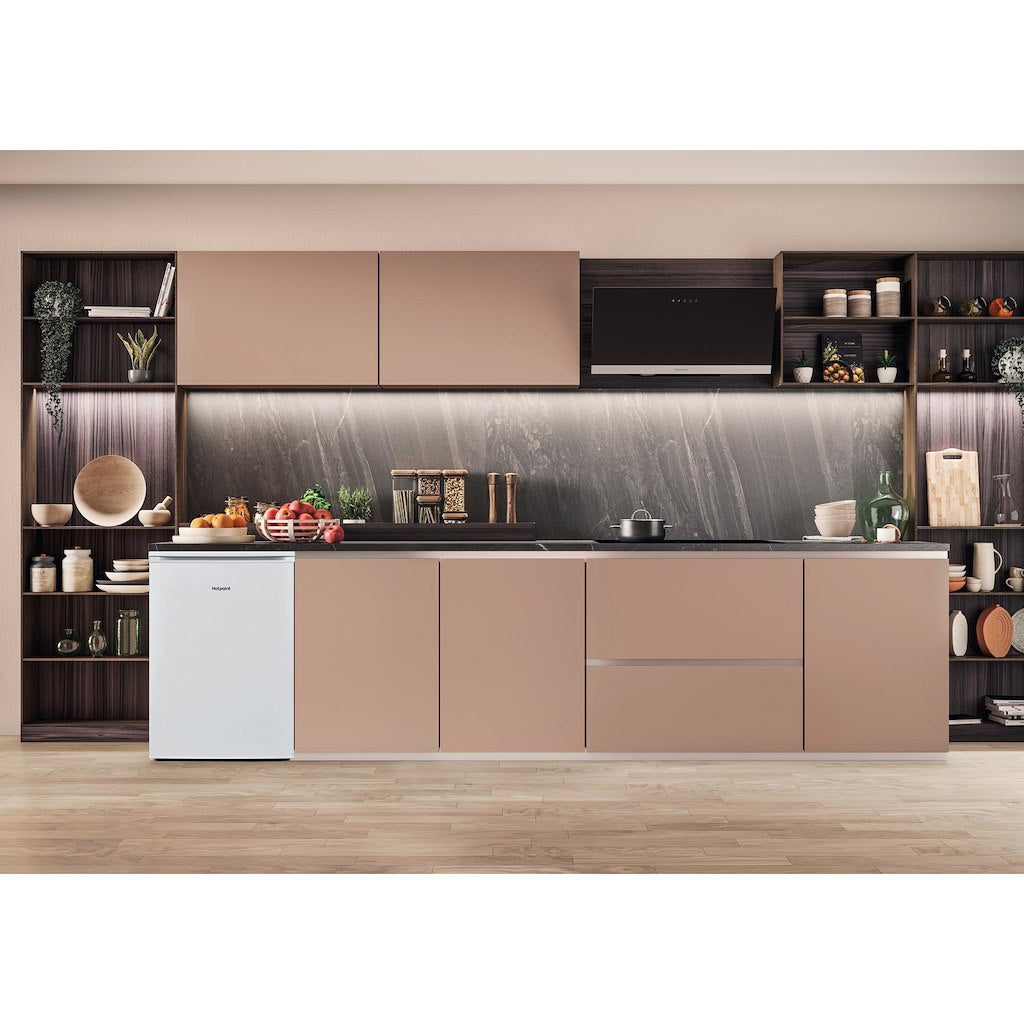 Hotpoint freestanding fridge: white