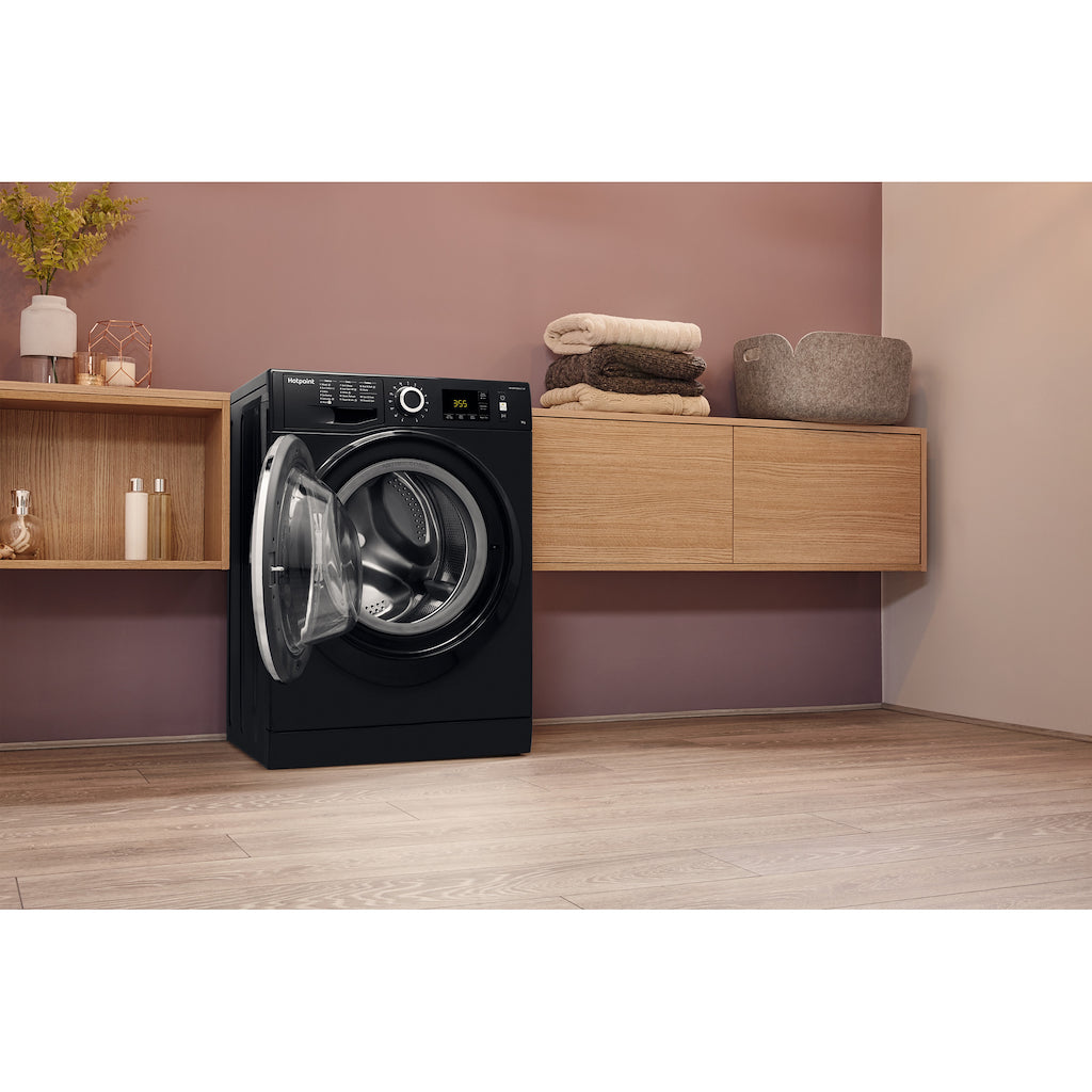 Hotpoint freestanding front loading washing machine: 9kg