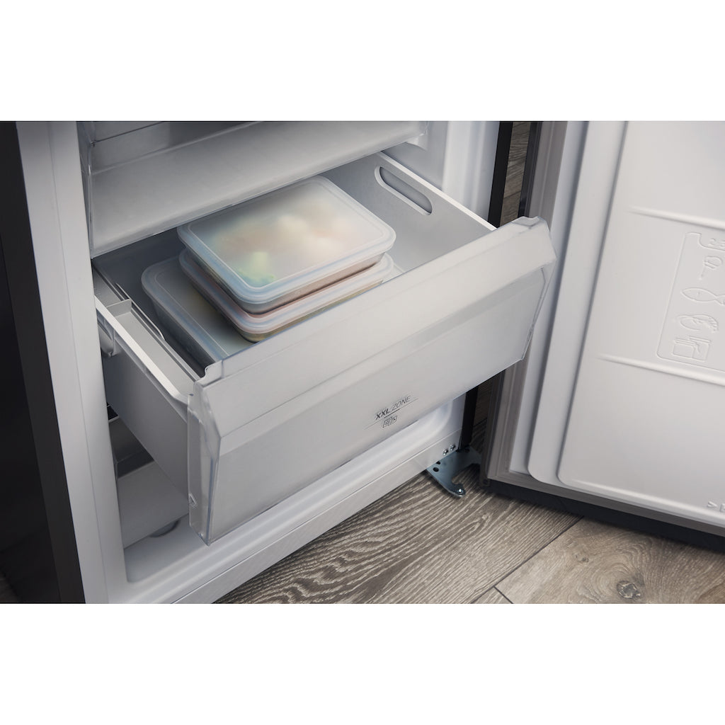 Hotpoint freestanding fridge freezer: frost free