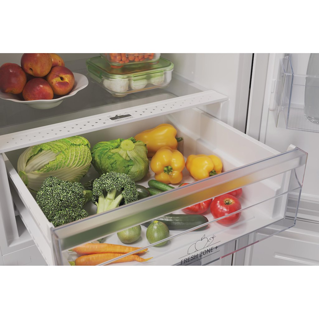 Hotpoint freestanding fridge freezer: frost free