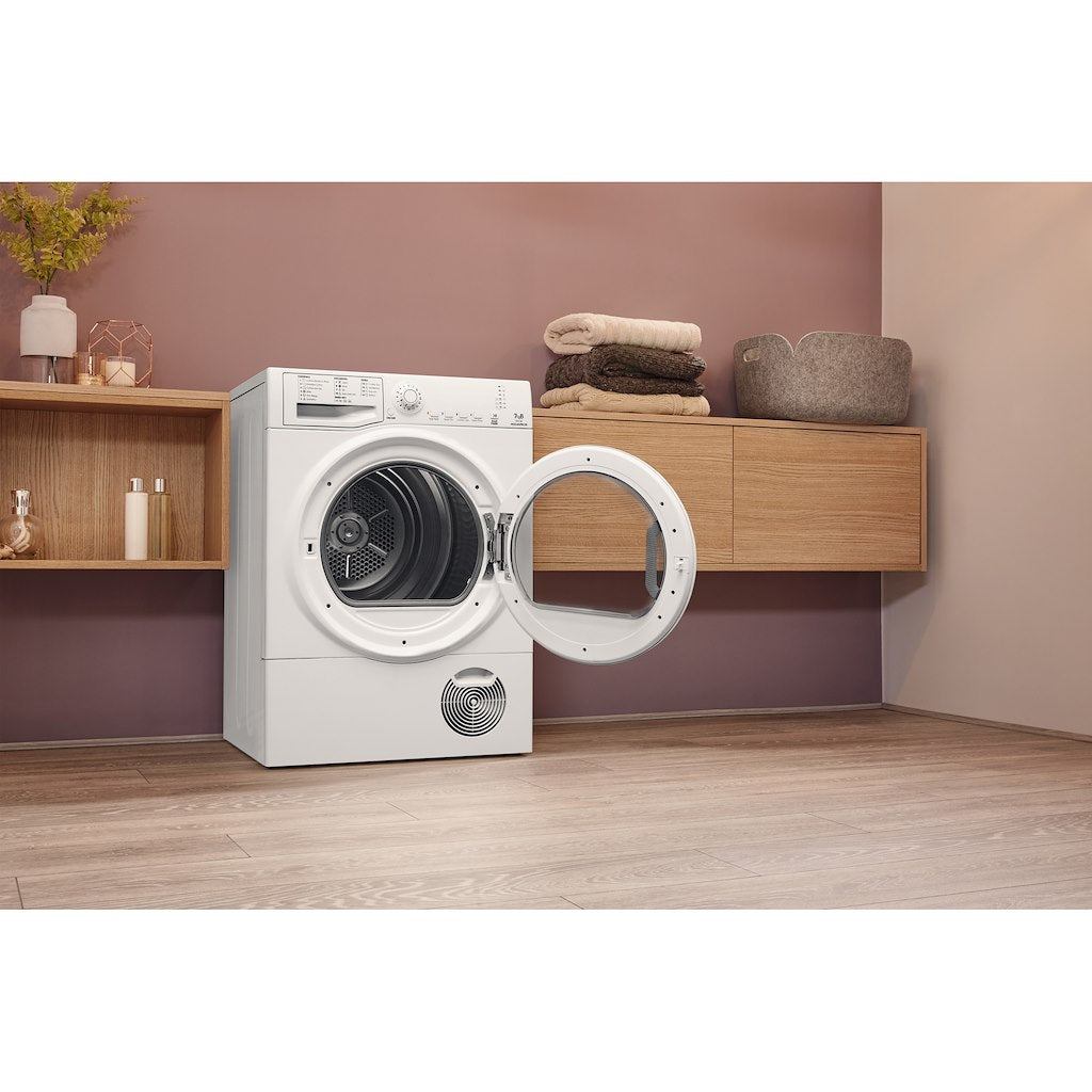 Hotpoint condenser tumble dryer: freestanding, 7kg