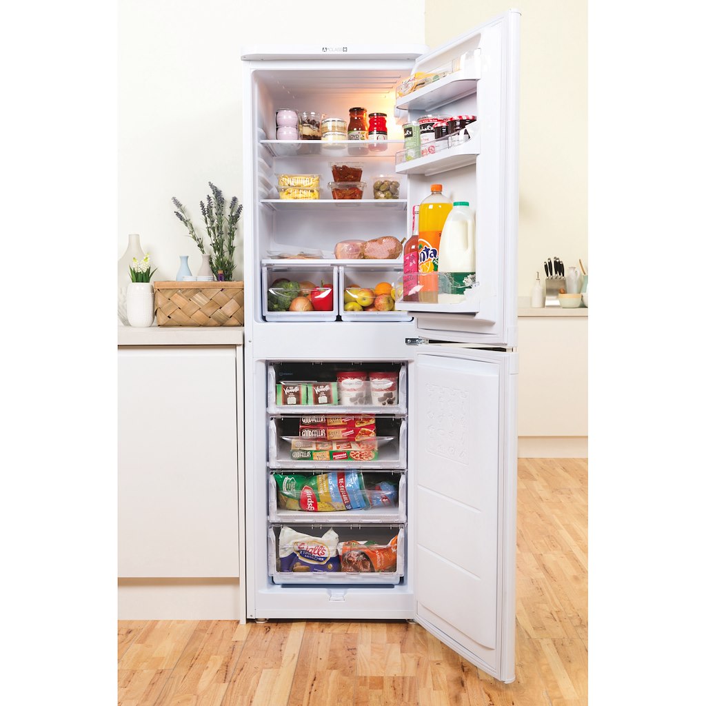 Freestanding fridge freezer