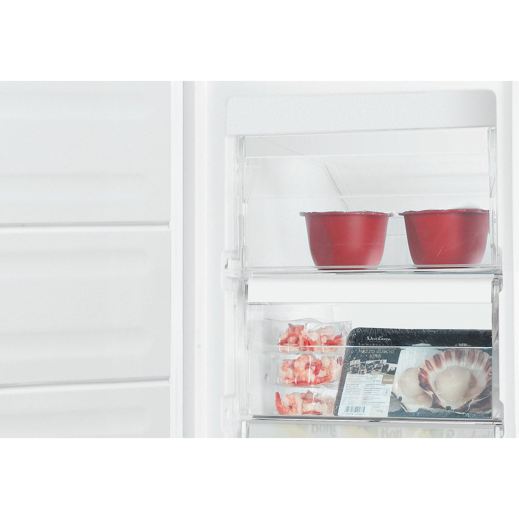 Freestanding upright freezer: white colour