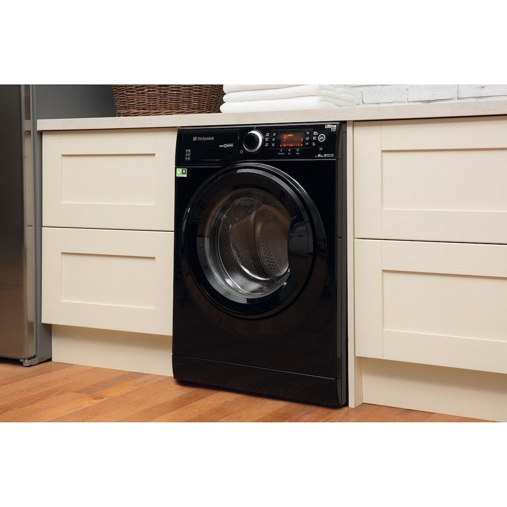 Hotpoint freestanding front loading washing machine: 9kg