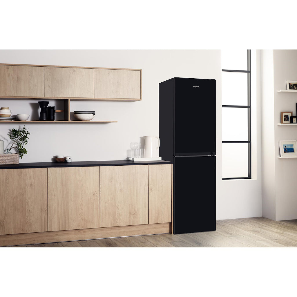 Hotpoint freestanding fridge freezer: frost free