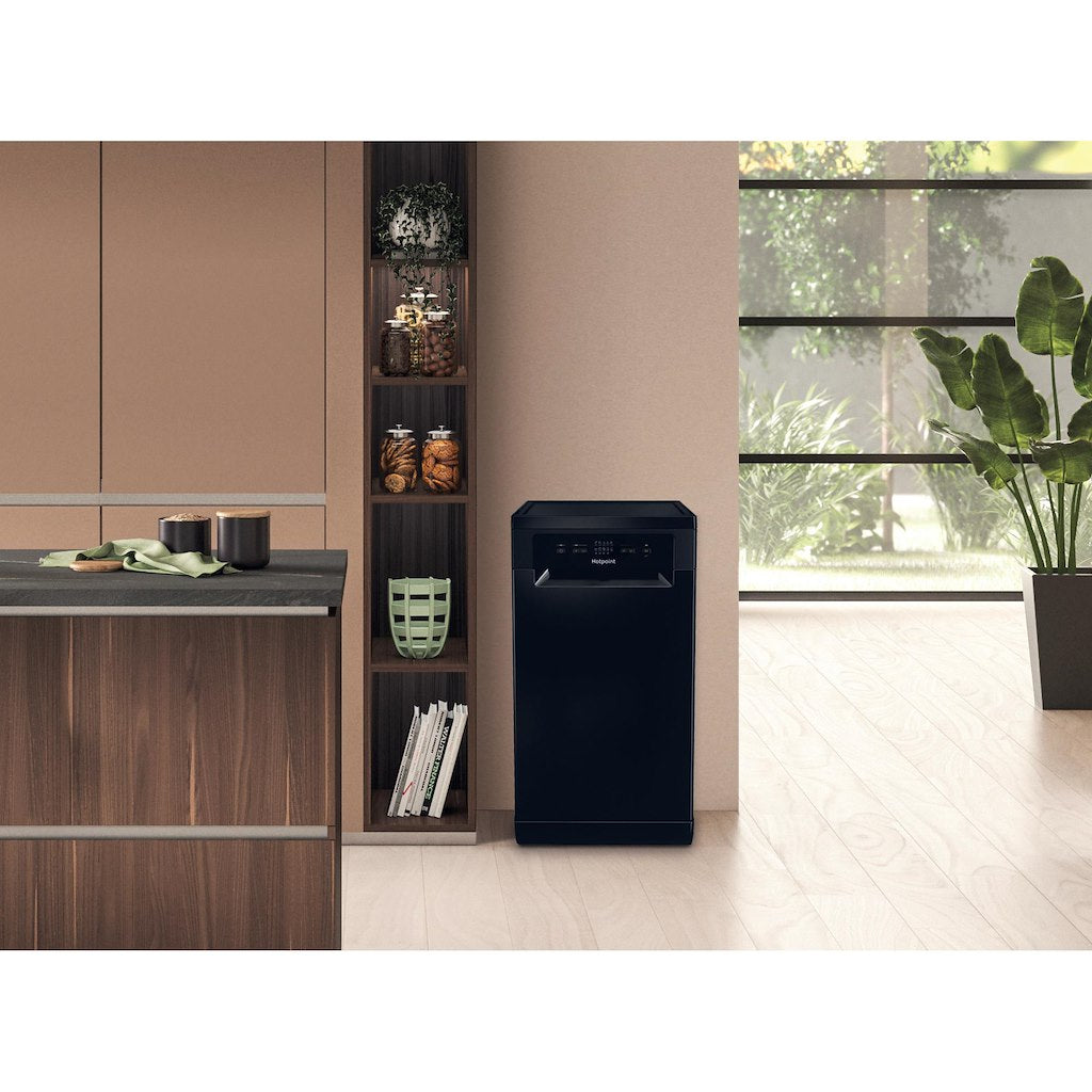Hotpoint dishwasher: slim, black