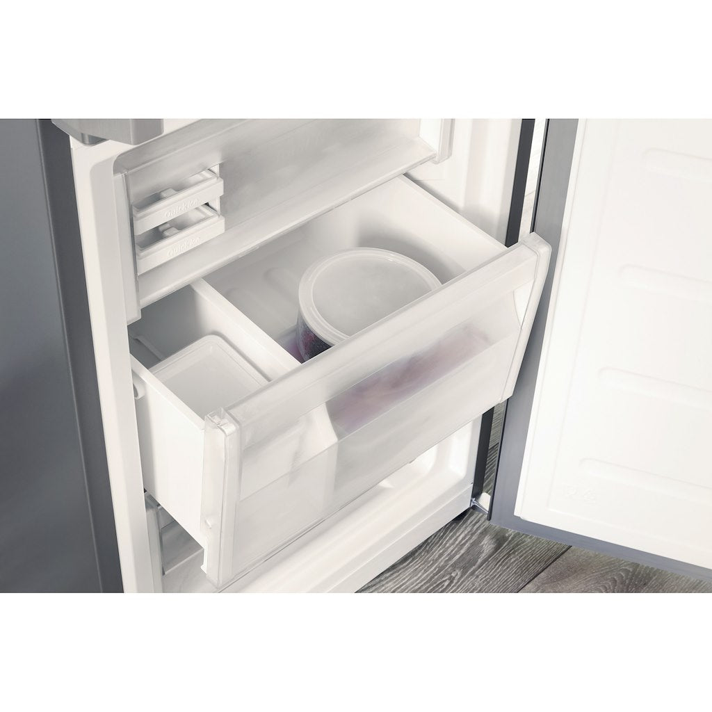 Hotpoint freestanding fridge freezer: frost free