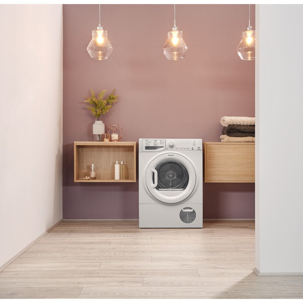 Hotpoint condenser tumble dryer: freestanding, 7kg