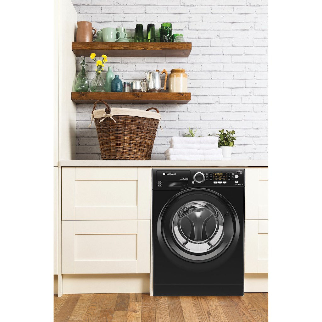 Hotpoint freestanding front loading washing machine: 9kg