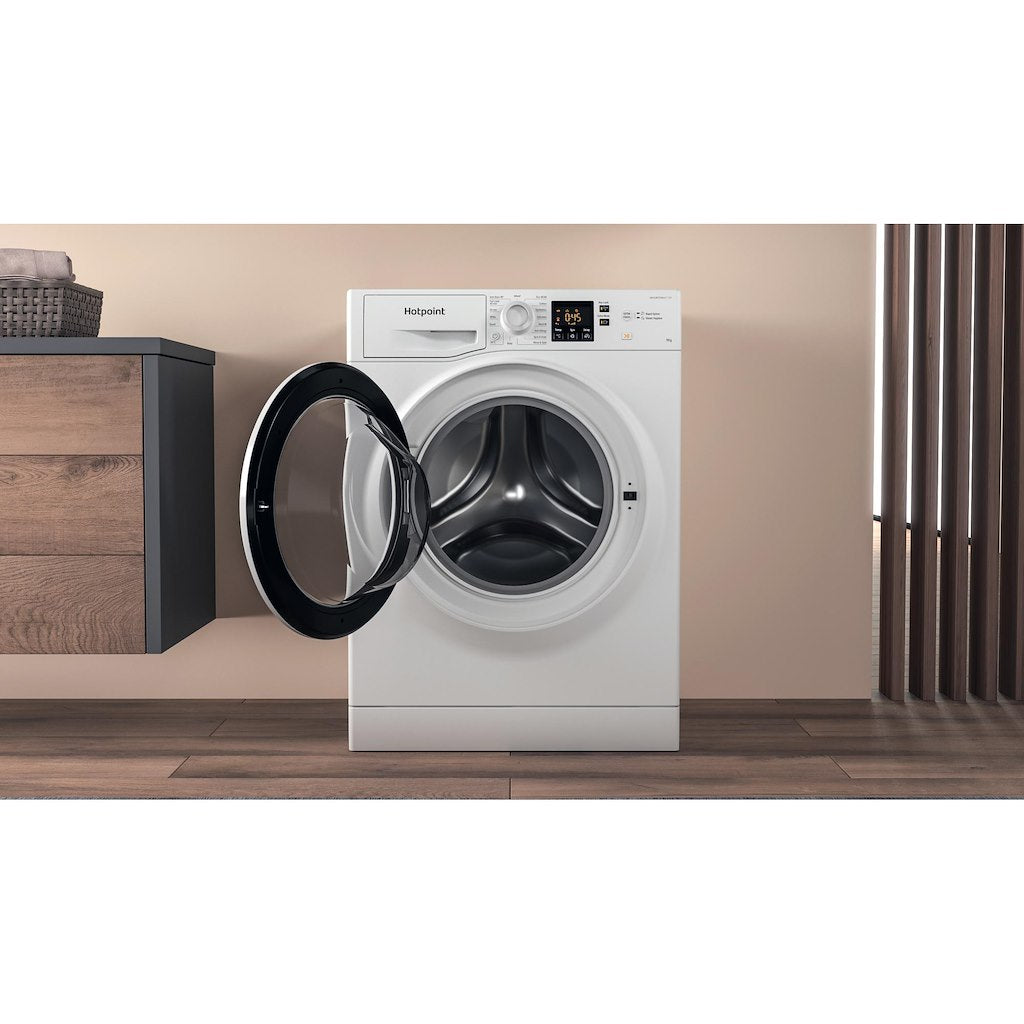 Hotpoint freestanding front loading washing machine: 9kg
