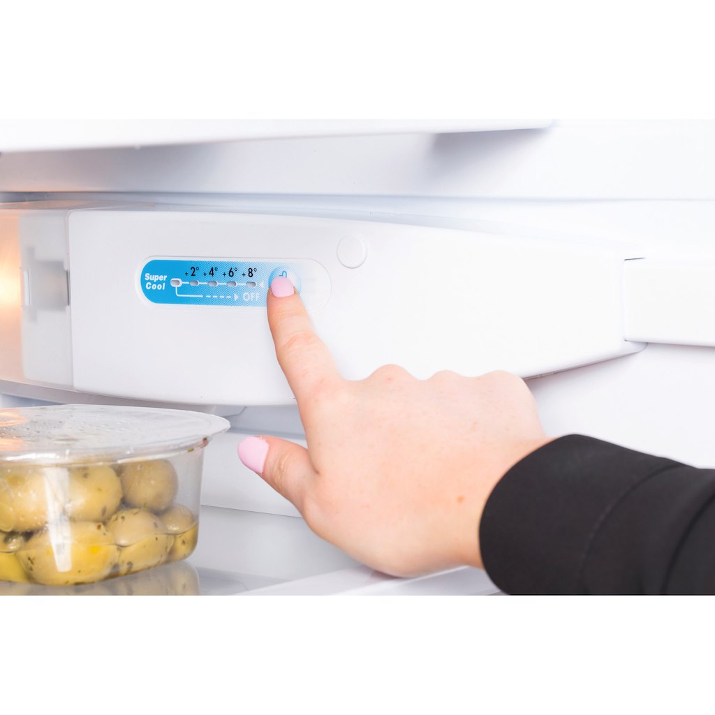 Hotpoint integrated fridge: white