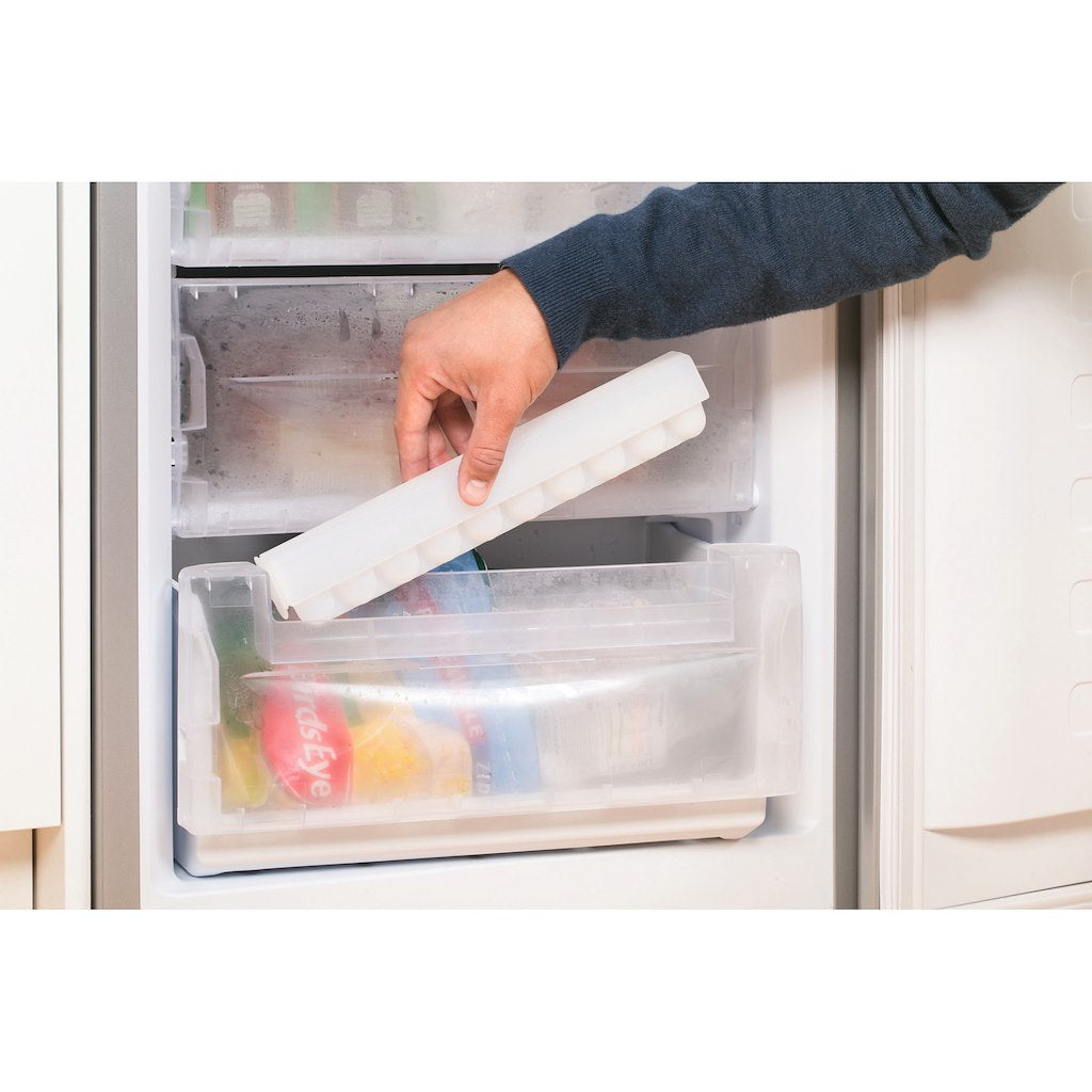 Freestanding fridge freezer