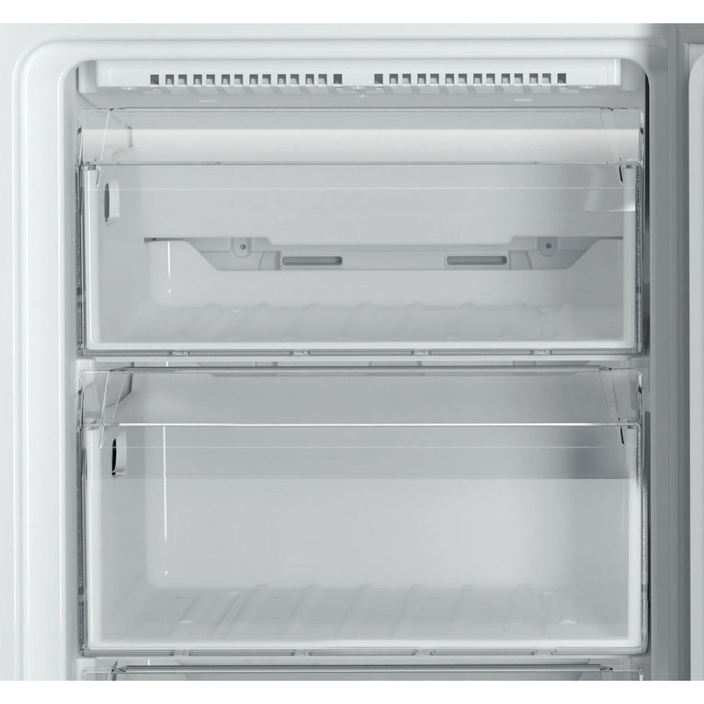 Hotpoint freestanding fridge freezer: frost free