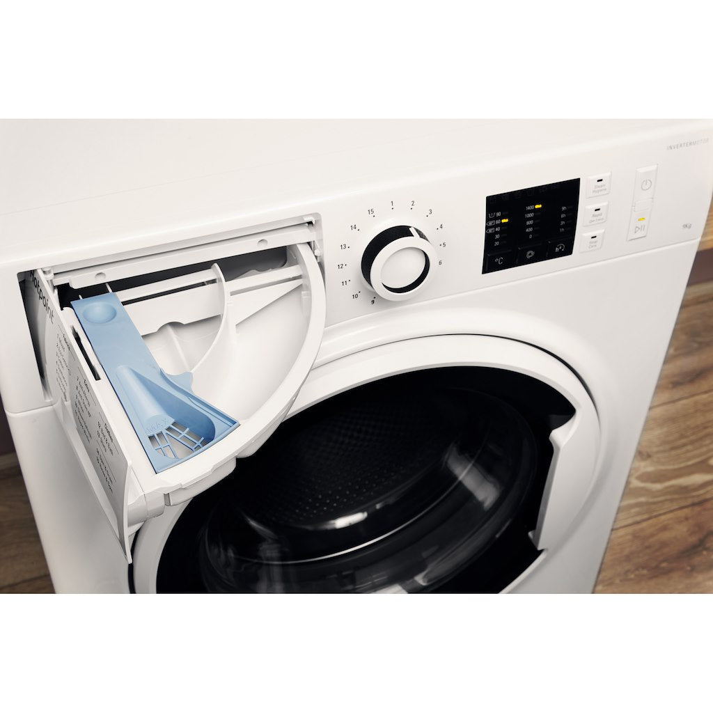 Hotpoint freestanding front loading washing machine: 9kg