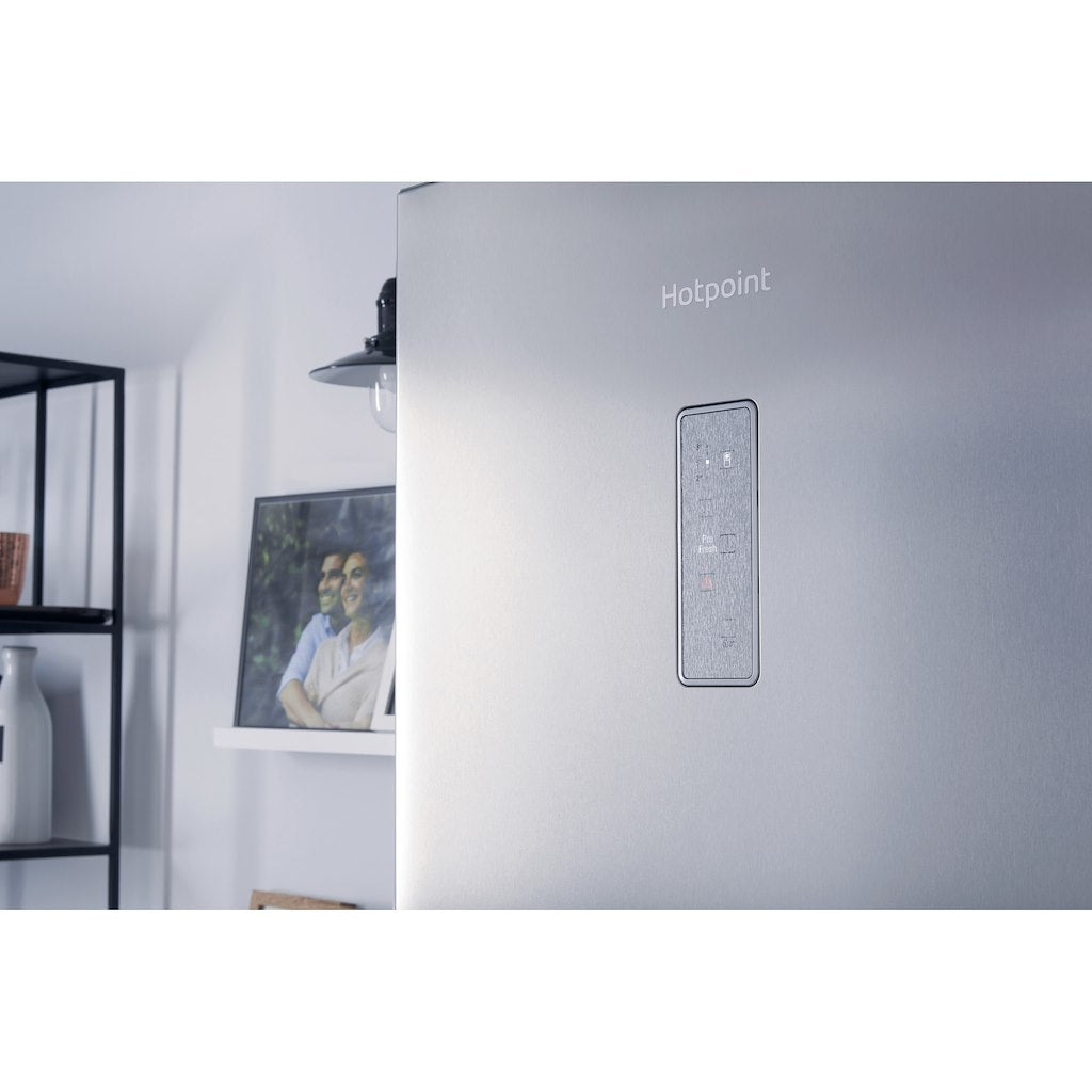 Hotpoint freestanding fridge freezer: frost free