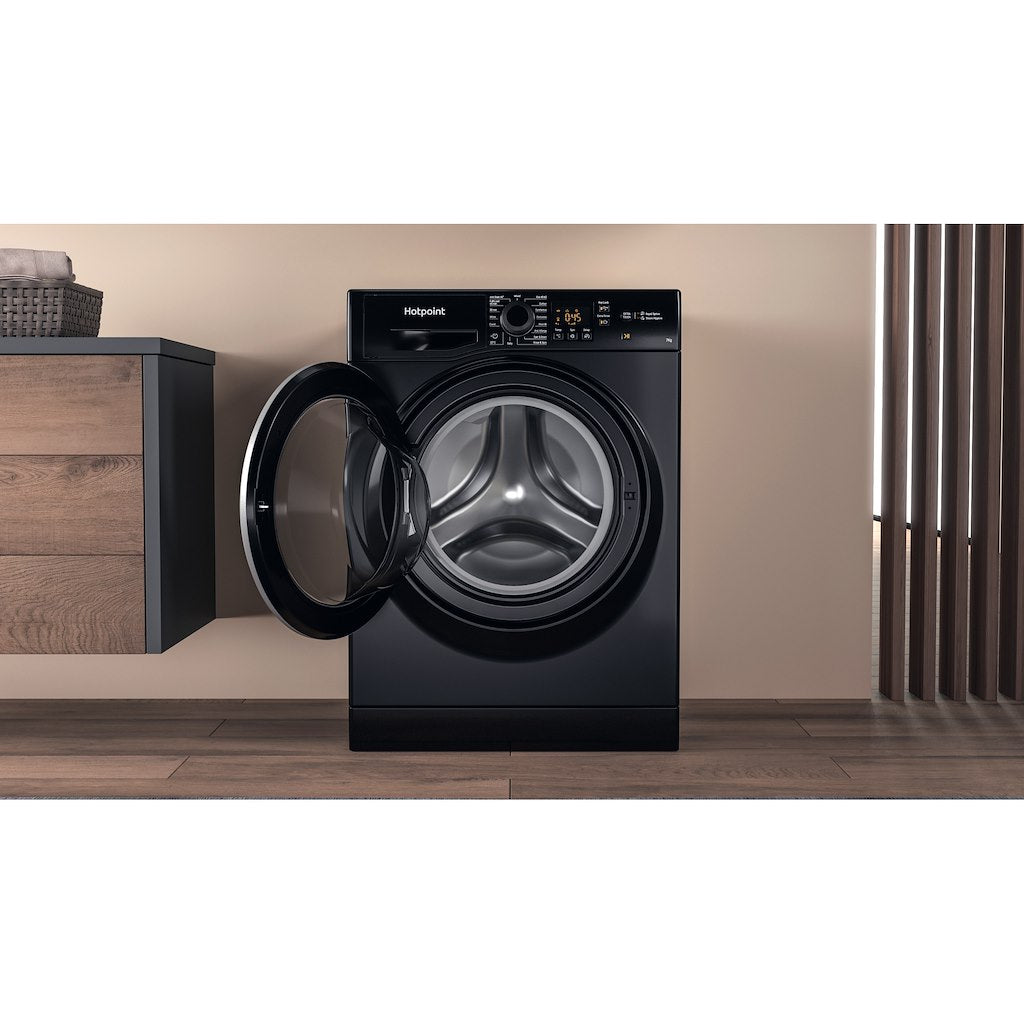 Hotpoint freestanding front loading washing machine: 7kg