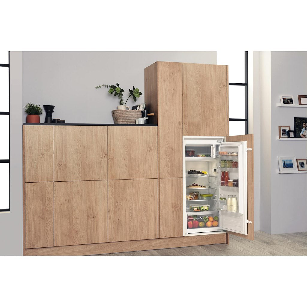 Hotpoint integrated fridge: inox