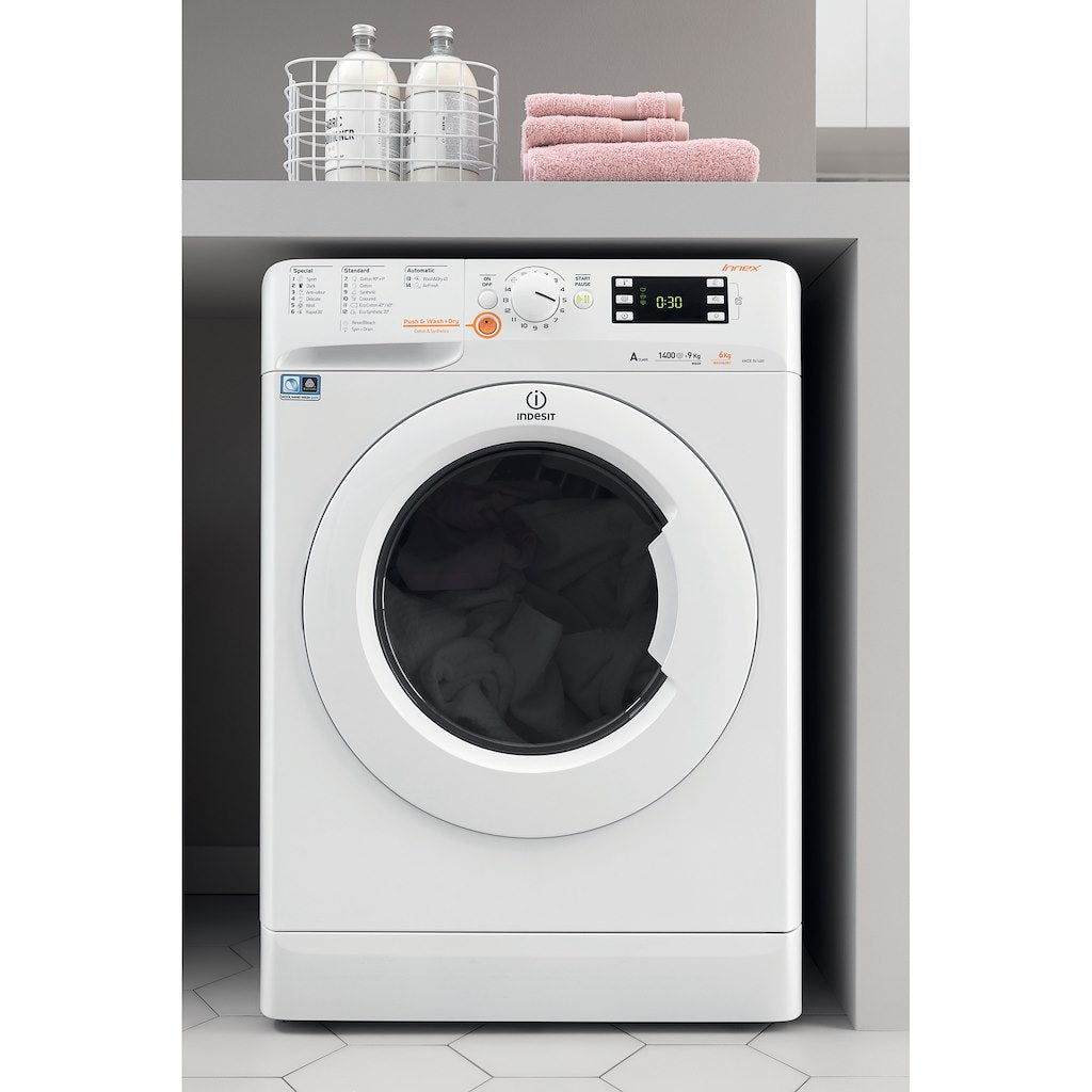 Freestanding washer dryer: 7kg