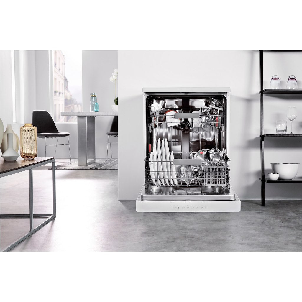 Whirlpool Dishwasher: in White - WFC 3C24 P UK
