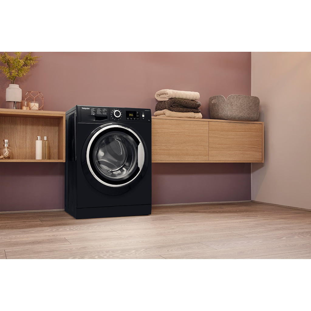 Hotpoint freestanding front loading washing machine: 9kg