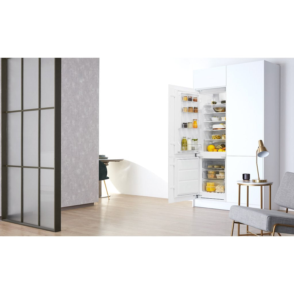 Whirlpool built in fridge freezer: frost free - ART 20163 NF 0