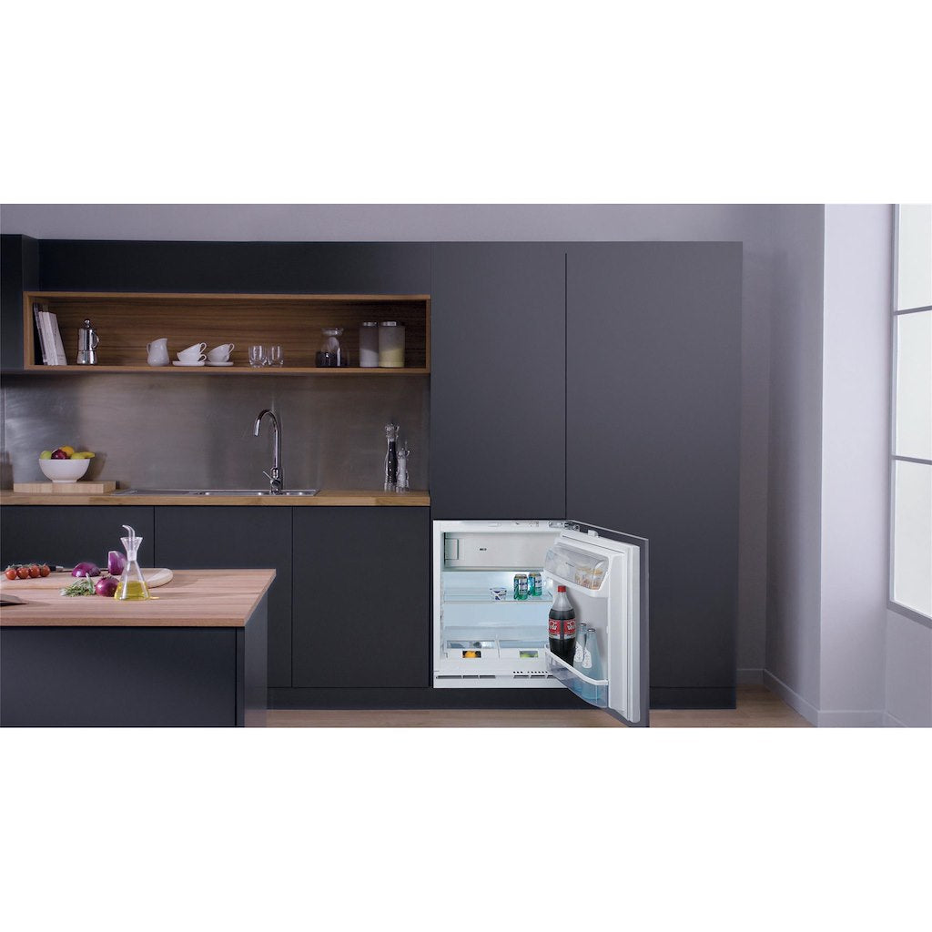Hotpoint integrated fridge
