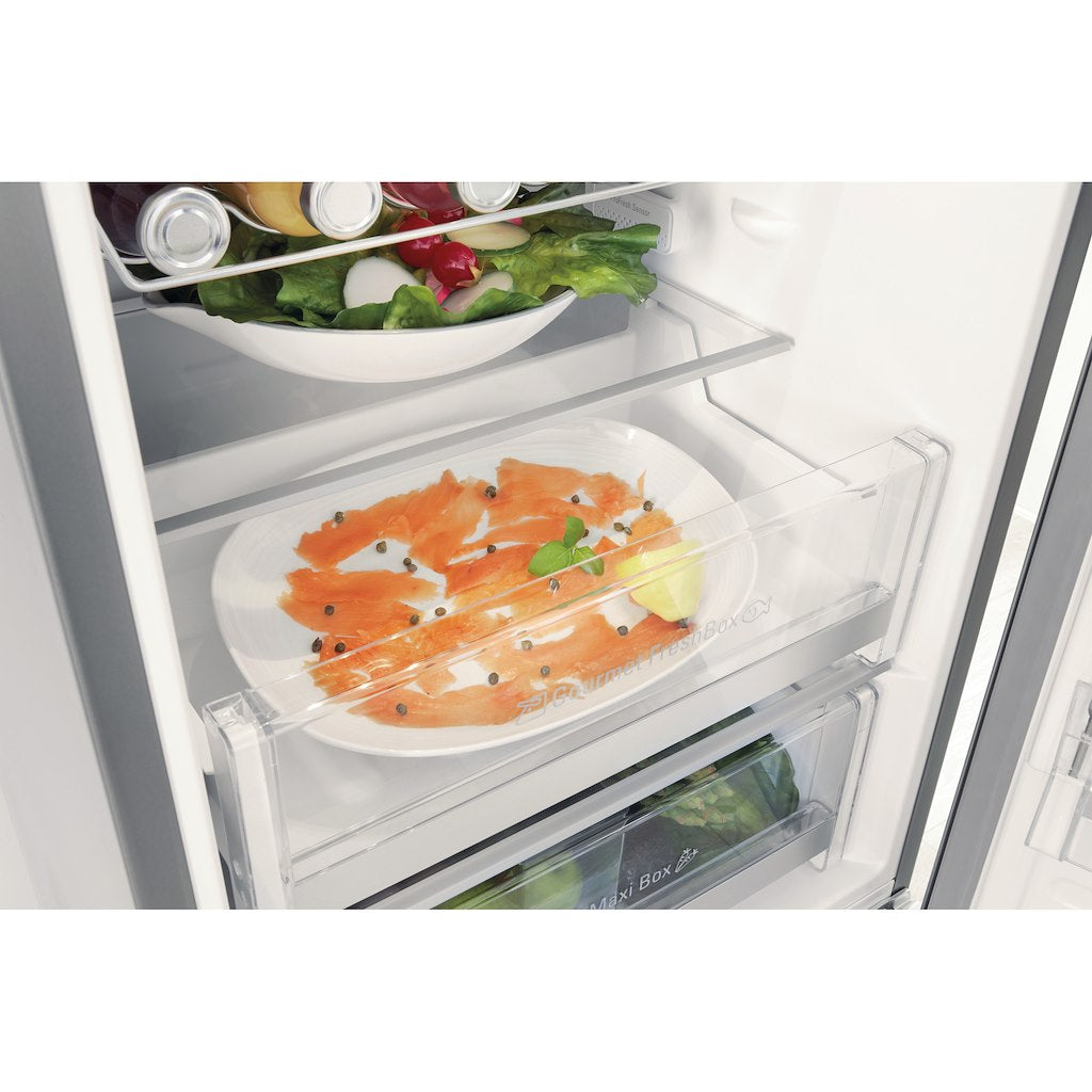 Hotpoint freestanding fridge freezer: frost free