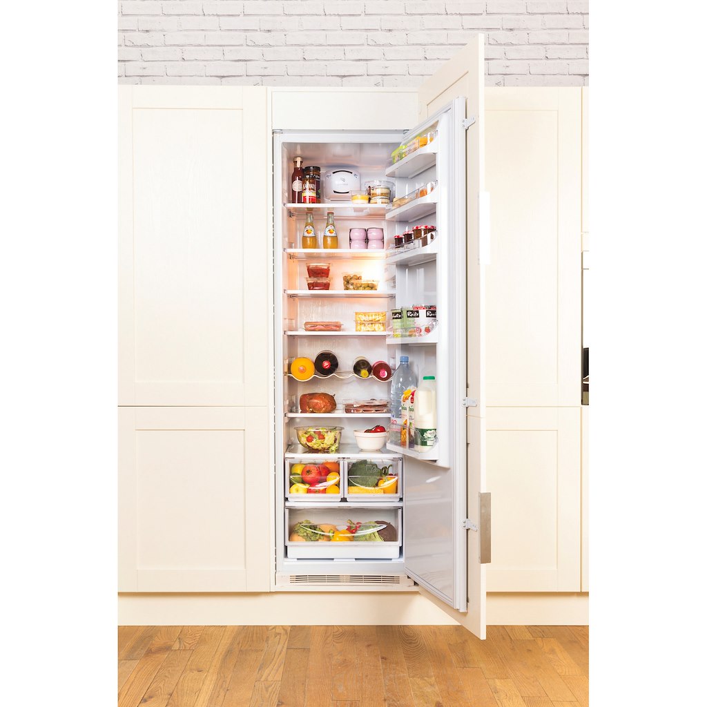 Hotpoint integrated fridge: white