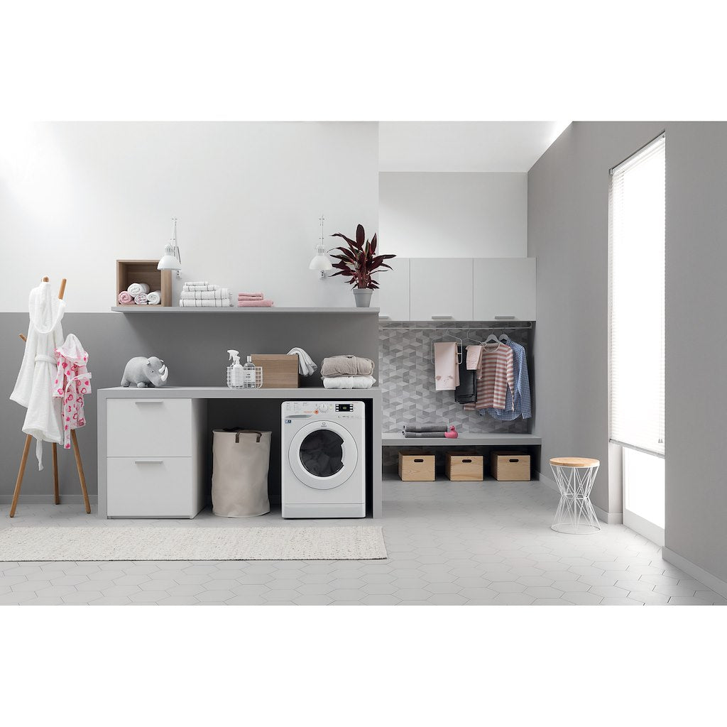 Freestanding washer dryer: 7kg
