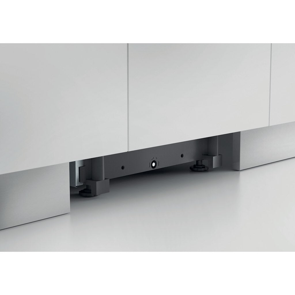 Whirlpool Integrated Dishwasher: in Black, Slimline - WSIE 2B19 UK