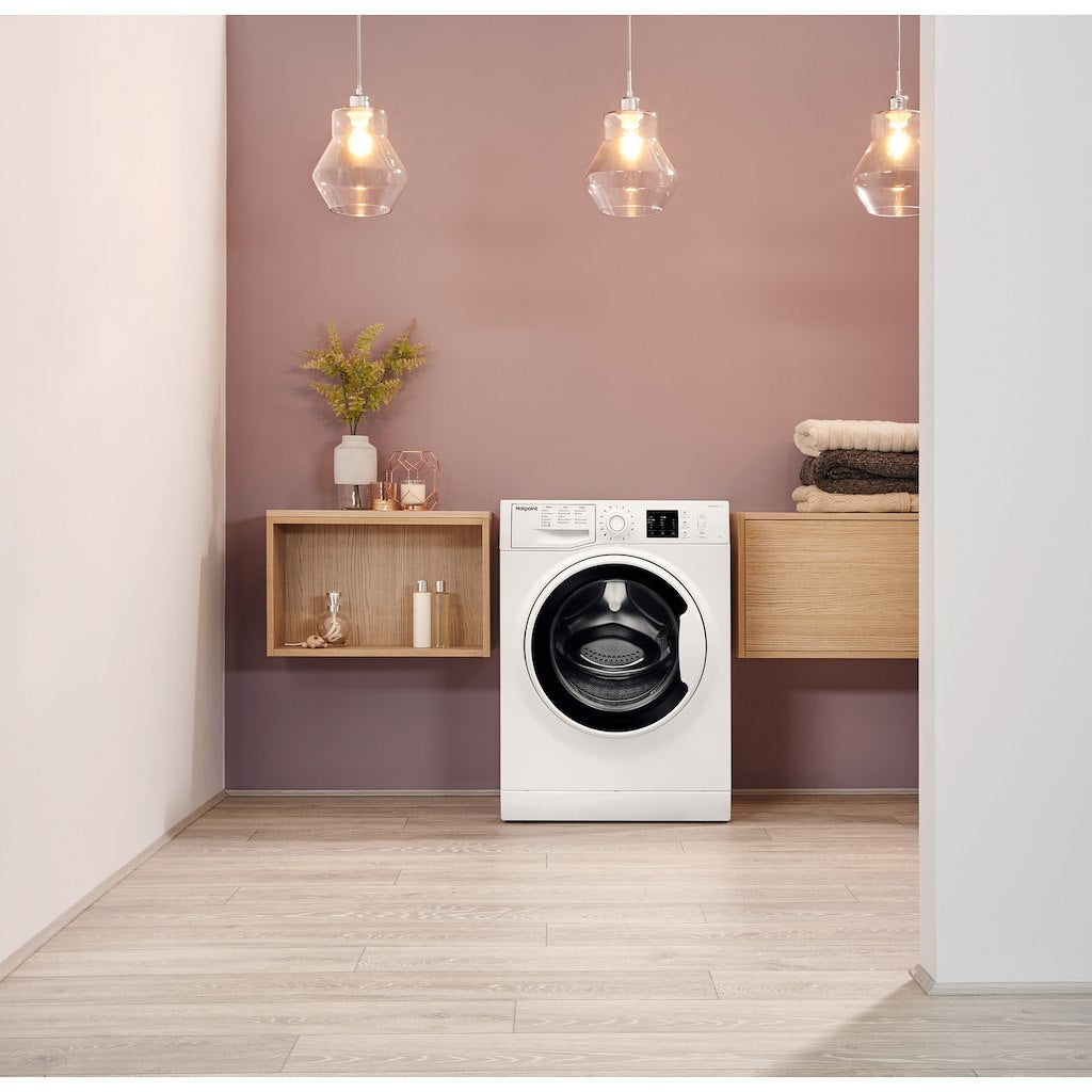 Hotpoint freestanding front loading washing machine: 9kg