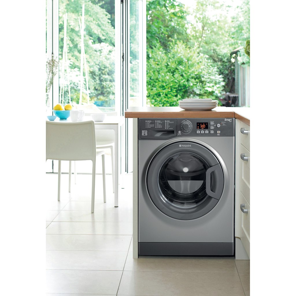 Hotpoint freestanding front loading washing machine: 7kg