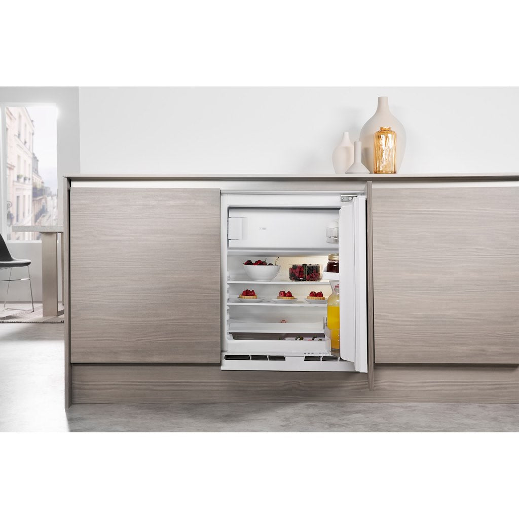 Whirlpool integrated fridge: in White - ARG 108/18 A+/RE.1